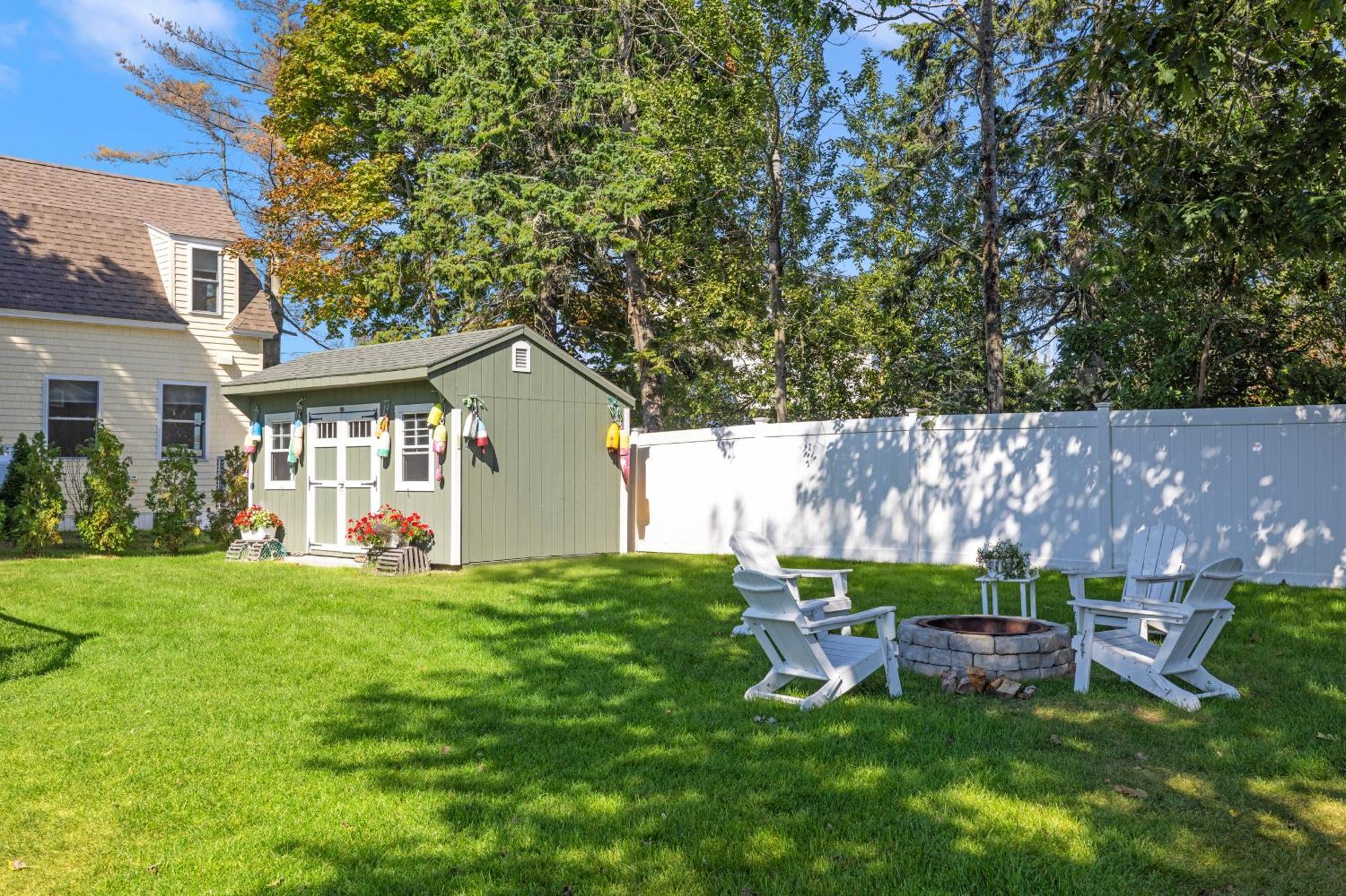Pine Point Beach House With Deck, Fire Pit & Porch Скарборо Екстер'єр фото